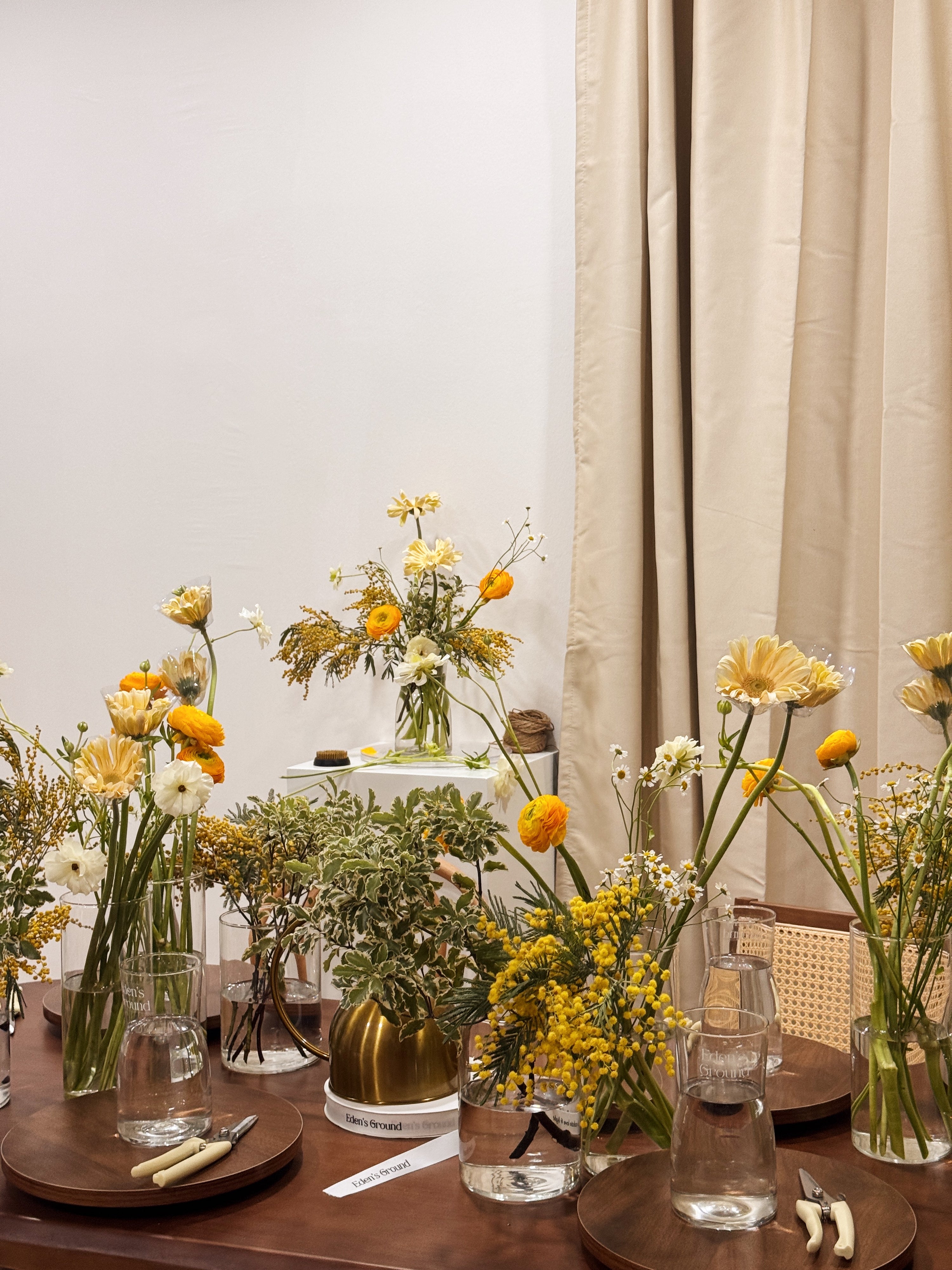 Floral arranging workshop for team bonding team, staff appreciation, or rewarding clients. A relaxing activity for the weekend, things to do for couples, build on your hobby for florist enthusiast in Singapore by Eden's Ground, a floral design studio.